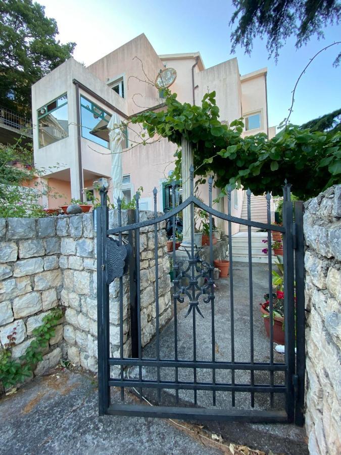 Apartments Mandarina Garden Petrovac エクステリア 写真