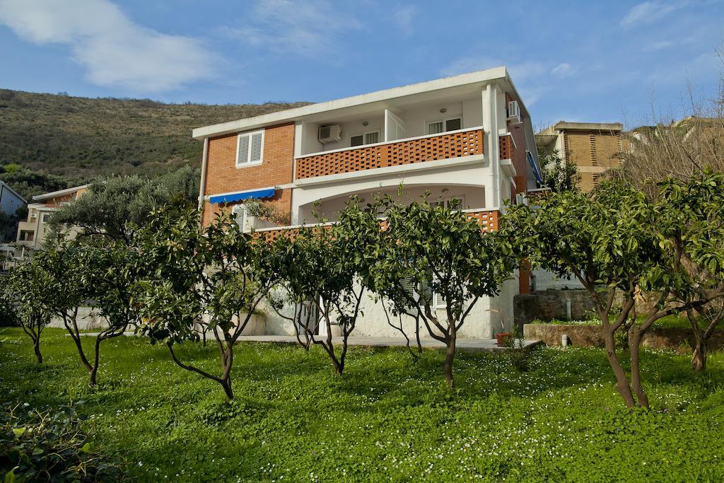 Apartments Mandarina Garden Petrovac エクステリア 写真
