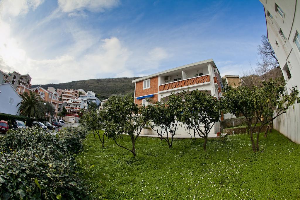 Apartments Mandarina Garden Petrovac エクステリア 写真